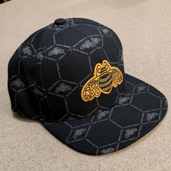 NWOT Mitchell & Ness Patron Bee Adjustable Snapback Cap Hat - Picture 1 of 6